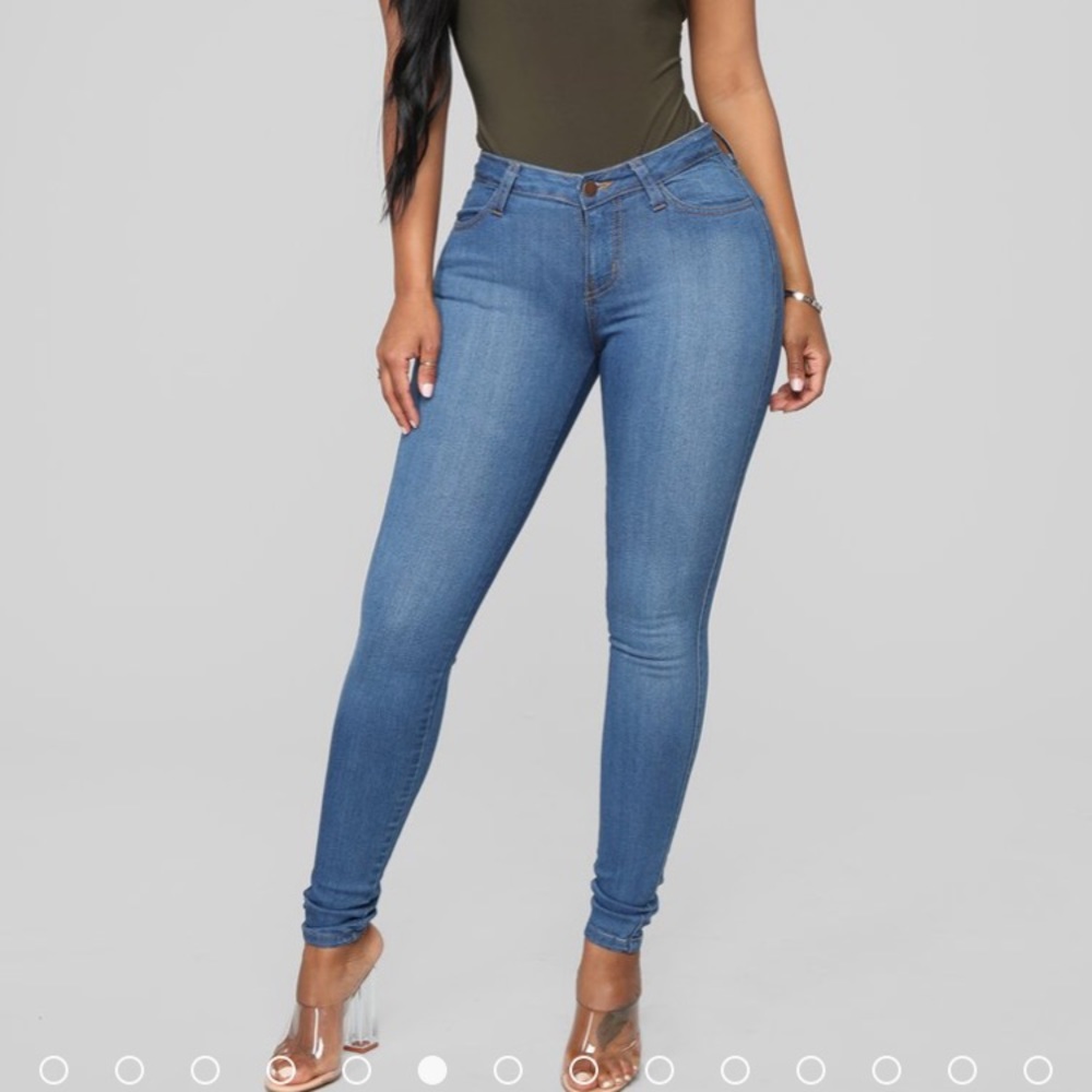 Fashion nova classic mid rise skinny jeans size 1